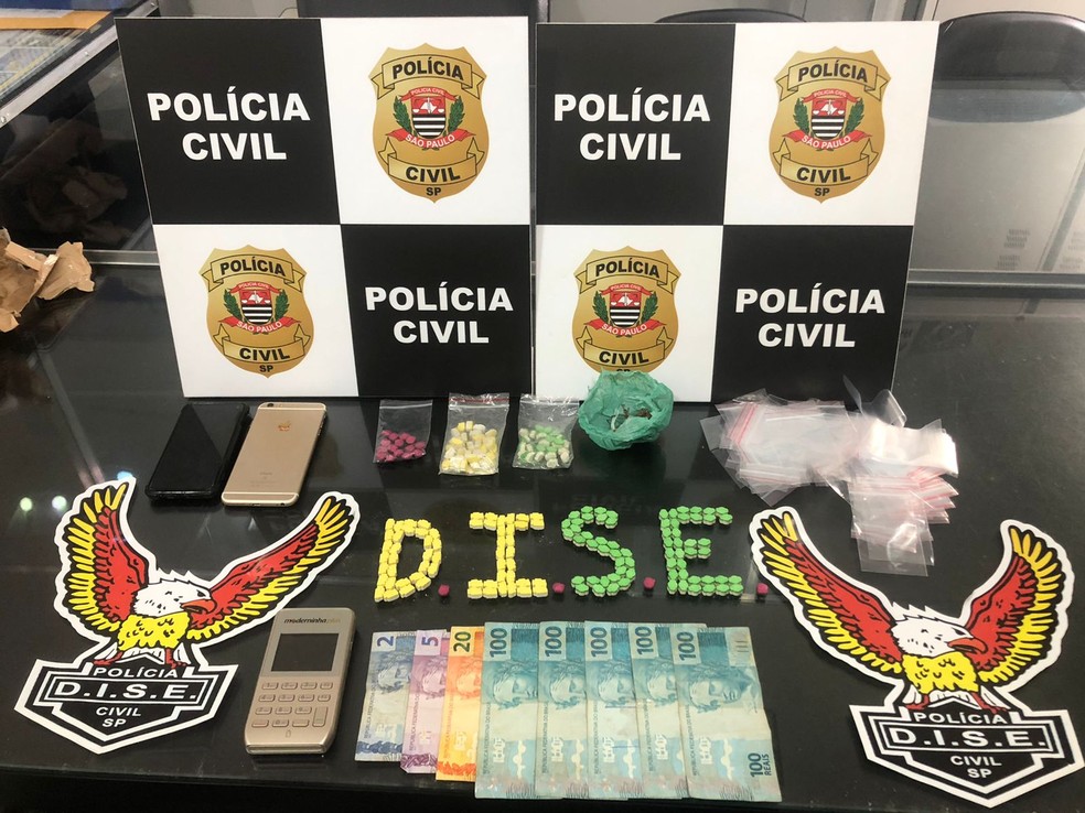 Compridos de ecstasy foram apreendidos pela Delegacia de Investigações Sobre Entorpecentes (Dise) de Jales  — Foto: Divulgação/Polícia Civil de Jales 
