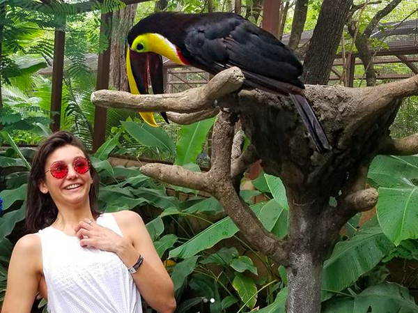 A atriz Nina Dobrev durante suas férias na Costa Rica (Foto: Instagram)