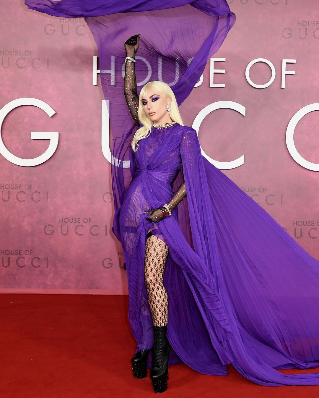 Lady Gaga de Gucci na première do filme (Foto: Reprodução / Instagram)