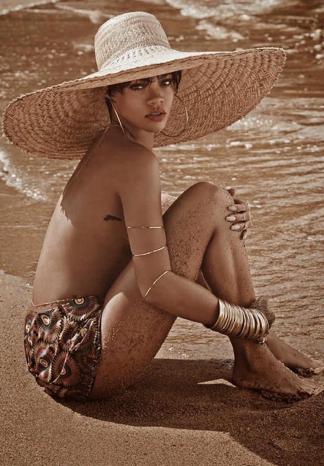 Rihanna para a edição de maio de 2014 da Vogue Brasil (Foto: Mariano Vivanco)