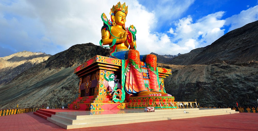Maitreya Buddha, estátua de 33 metros de altura no Vale do Nubra (Foto: Indian Holiday / Divulgação)