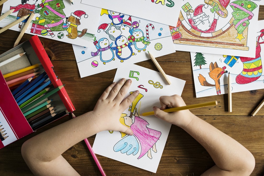Invista em brincadeiras criativas, em que a criança seja a protagonista — Foto: Pixabay
