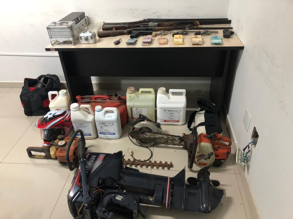 Armas e objetos de propriedades rurais foram localizados com suspeitos em Rio Preto (SP) — Foto: Heloísa Casonato/G1