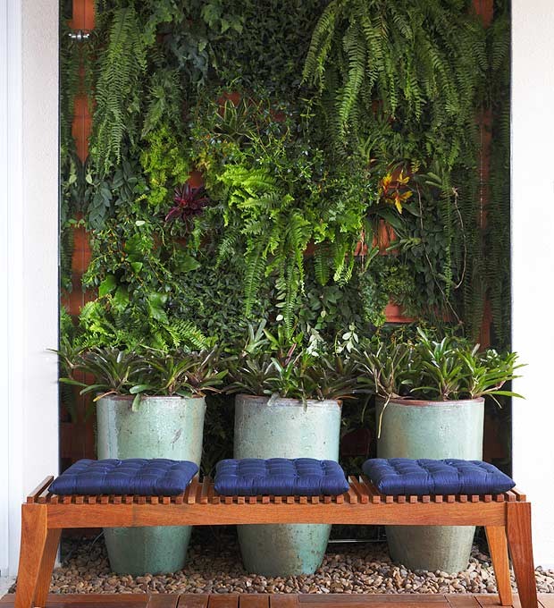jardim-vertical-suspenso-paisagista-Juliana-Freitas-blocos-de-cerâmica (Foto: Pedro Abude/Editora Globo)