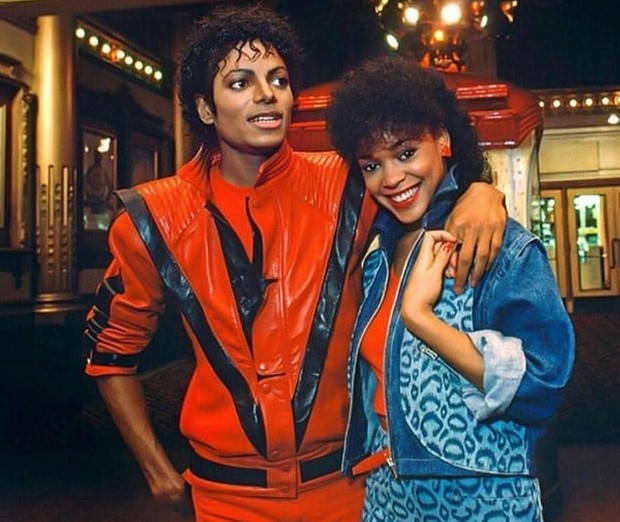 Ola Ray e Michael Jackson em bastidores de Thriller (Foto: Divulgação)