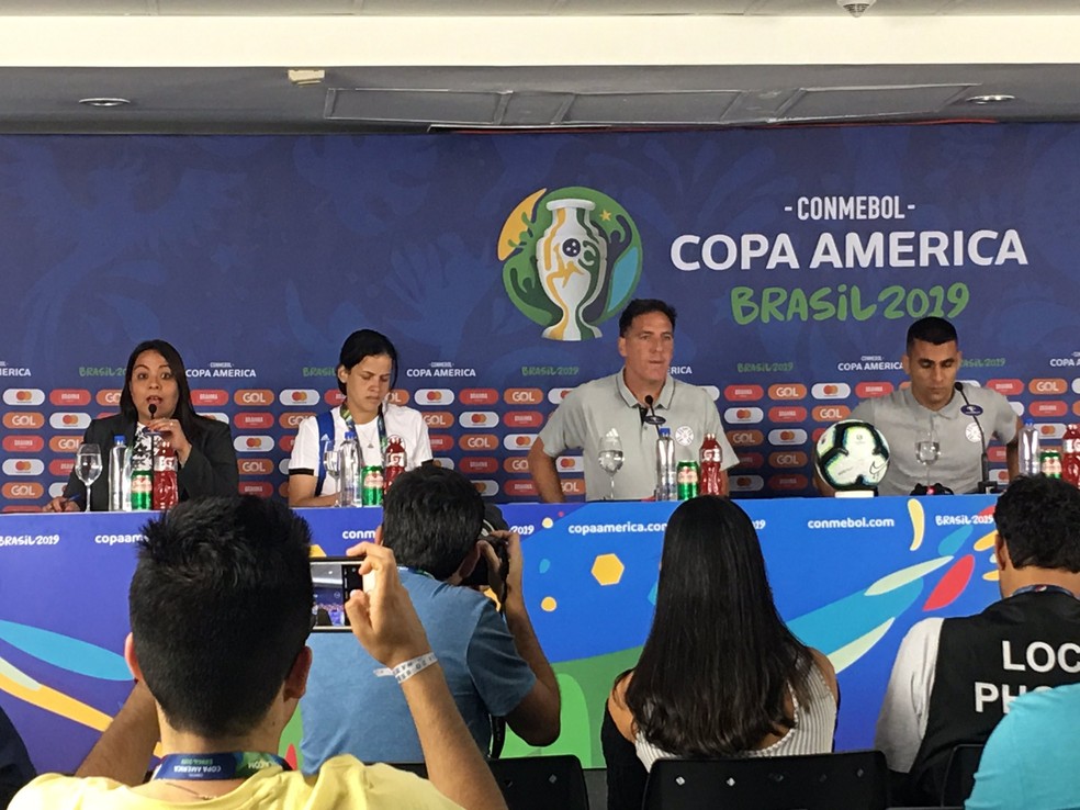 Eduardo Berizzo elogiou a seleÃ§Ã£o da ColÃ´mbia durante a coletiva de imprensa â€” Foto: Thiago Pereira