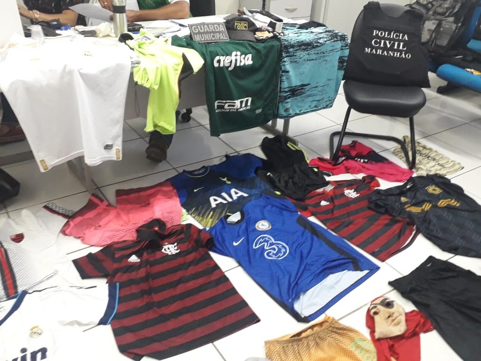 Material roubado da loja foi apreendido pela polícia.  — Foto: Divulgação/Polícia Civil.