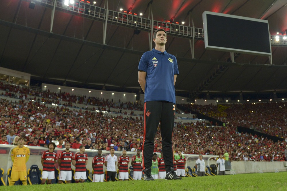 [ENQUETE] Barbieri deve ser demitido?