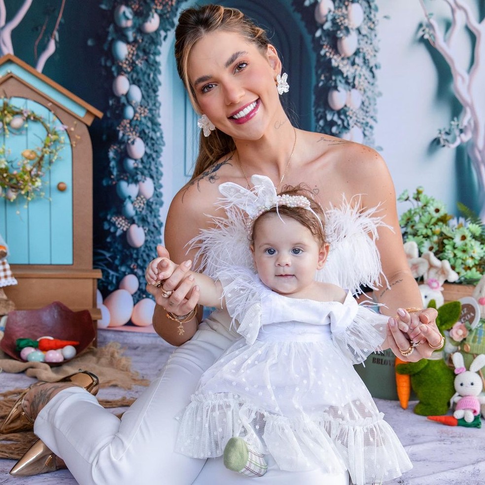 Virginia Fonseca e Z&eacute; Felipe fazem ensaio de P&aacute;sco com as filhas, Maria Alice e Maria Flor &mdash; Foto: Reprodu&ccedil;&atilde;o Instagram
