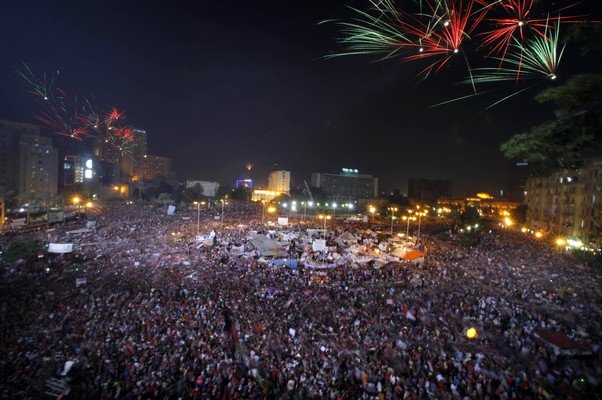 Exército suspende a Constituição e derruba presidente do Egito