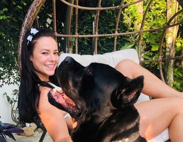 Paolla Oliviera e seu cachorro (Foto: Reprodução Instagram)