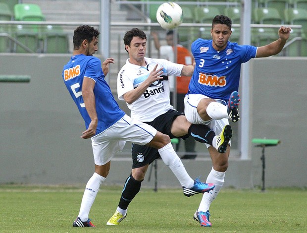 Leandro Guerreiro, Leo e Kleber, Cruzeiro x Grêmio (Foto: Paulo Fonseca / Futura Press)