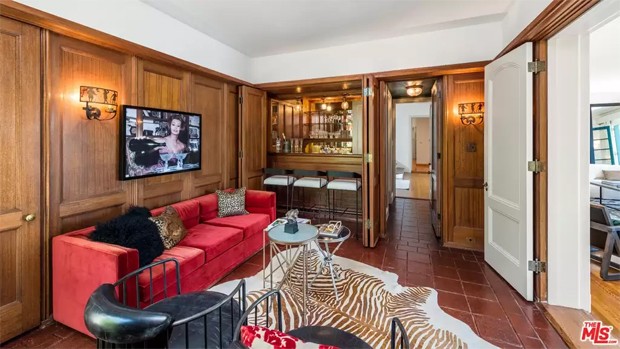 Helen Mirren coloca a sua mansão em Hollywood à venda por US $ 18,5 milhões (Foto: Realtor)
