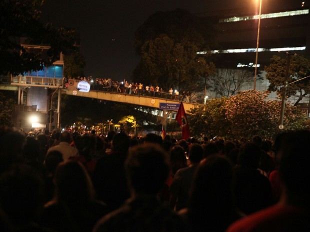 Manifestantes caminham pela Avenida Rebouças em direção ao Largo da Batata (Foto: Fábio Tito/G1)