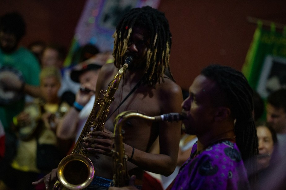 Esquenta dos blocos. A orquestra de rua do Cordão do Boitatá faz ensaios às segundas-feiras