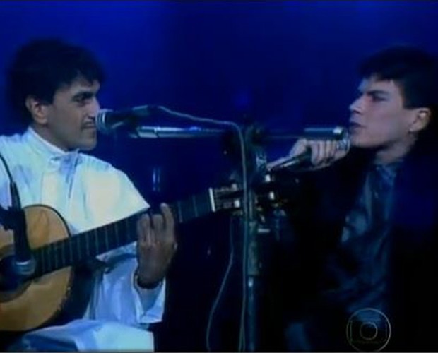 Paulo Ricardo e Caetano Veloso cantando "London London" (Foto: TV Globo)