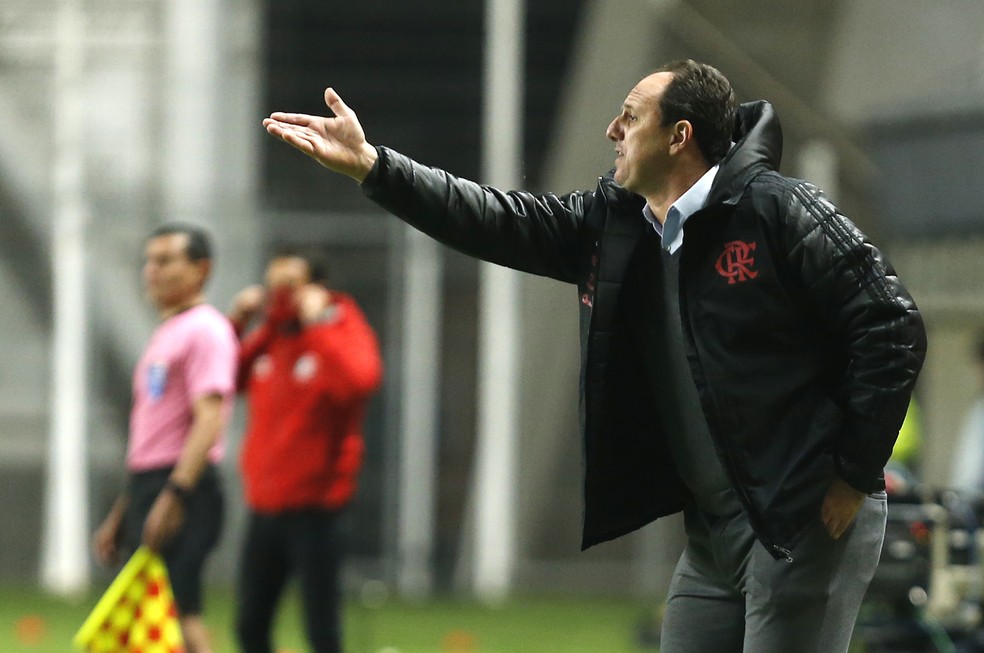 Rogério Ceni em ação durante a partida no Chile — Foto: Staff Images / CONMEBOL