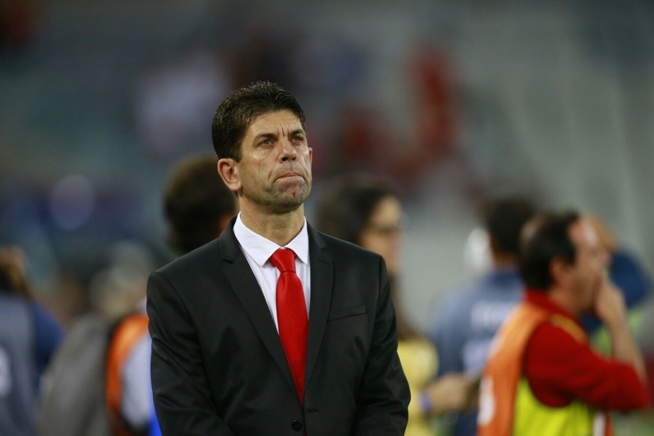 Com altos e baixos, Fabiano Soares completa um turno no comando do