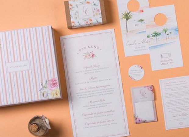 Convidados receberam menu do casamento e itens de conforto durante hospedagem antecipadamente (Foto: Reprodução/Instagram)