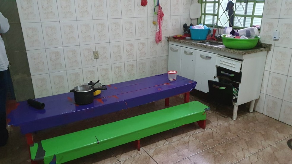 Creche clandestina funcionava em casa em bairro de São Carlos e atendia cerca de 50 crianças — Foto: Prefeitura Municipal de São Carlos/Divulgação