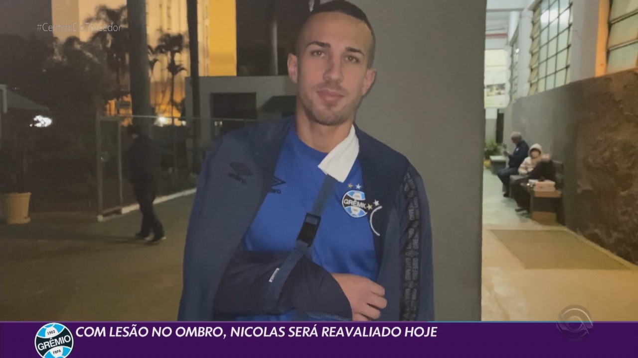 Nicolas deixa vitória do Grêmio com ombro imobilizado e passa a ser dúvida
