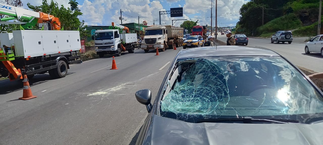 Homem é atropelado ao atravessar fora de local permitido no Anel Rodoviário de BH
