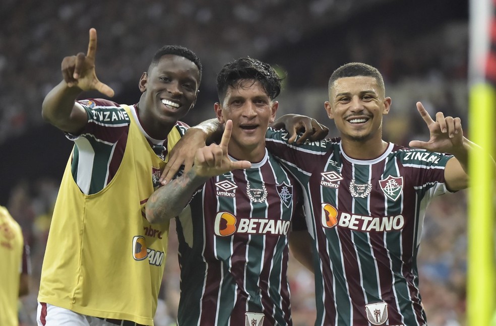 Luiz Henrique, Cano e André comemoram o gol tricolor na final — Foto: André Durão