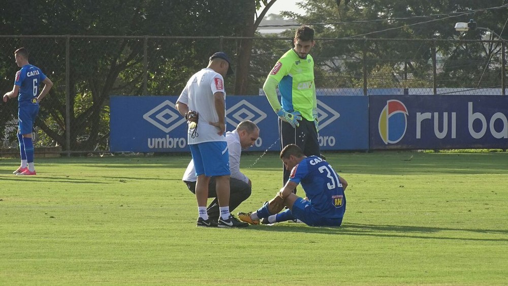Thiago Neves deixa campo mais cedo, e Cruzeiro poupa titulares em treino