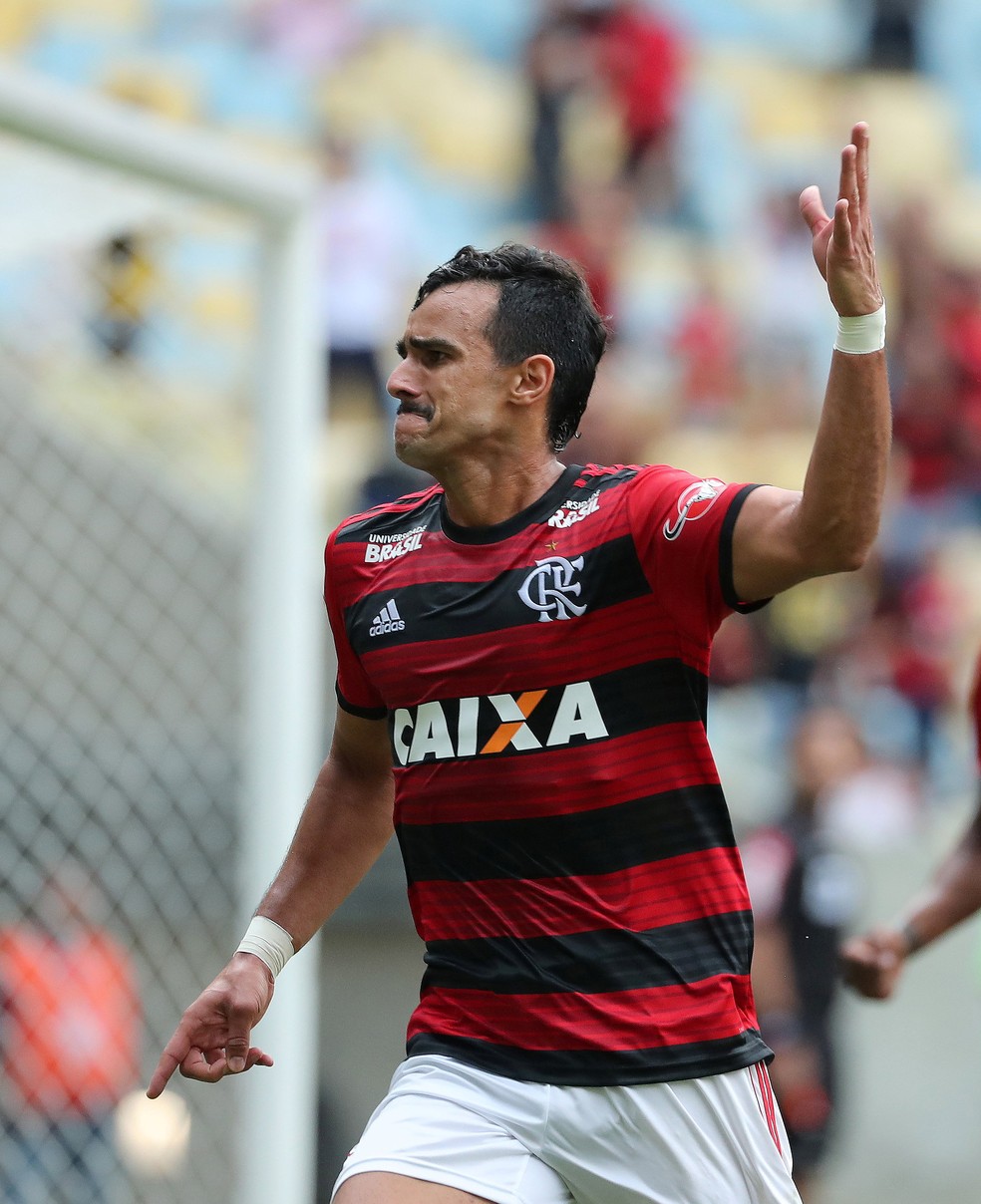 Henrique Dourado comemora o gol que deu a vitória para o Flamengo  (Foto: REUTERS/Sergio Moraes)