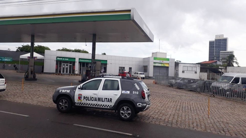 Ação foi frustrada graças ao patrulhamento da Polícia Militar, que chegou ao posto antes que os criminosos conseguissem violar o terminal — Foto: PMRN/Divulgação