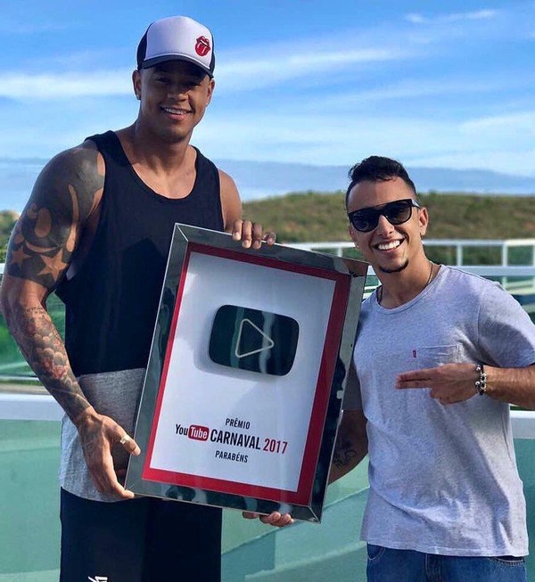 Compositor De Hits Como Loka Santinha E O Bebe Rafinha Rsq Faz Live Solidaria Para Ajudar Artistas De Campos No Rj Norte Fluminense G1