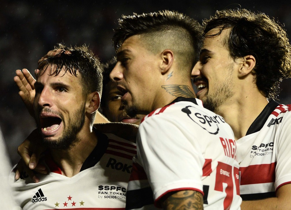 Calleri anotou o segundo gol do São Paulo na partida — Foto: Marcos Ribolli