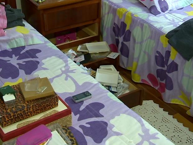 Bandidos invadiram residência em Regente Feijó (Foto: Reprodução/TV Fronteira)