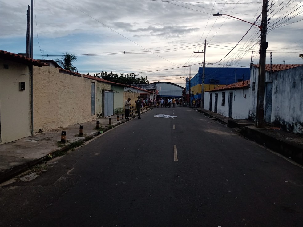 Jovem é morto a tiros na Zona Sudeste de Teresina — Foto: Fernando Fernandes/g1 Piauí