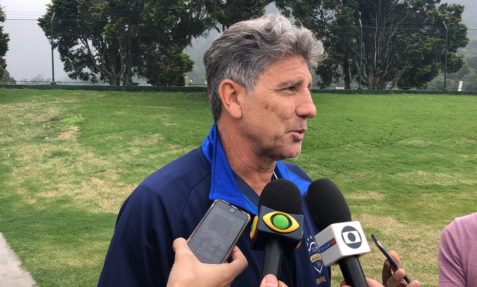 Renato Gaúcho defendeu modelo de jogo implantado no curso da CBF e observou sobre gringos: "Nada de ciúmes, nada de atacar aqui ou ali" — Foto: Raphael Zarko