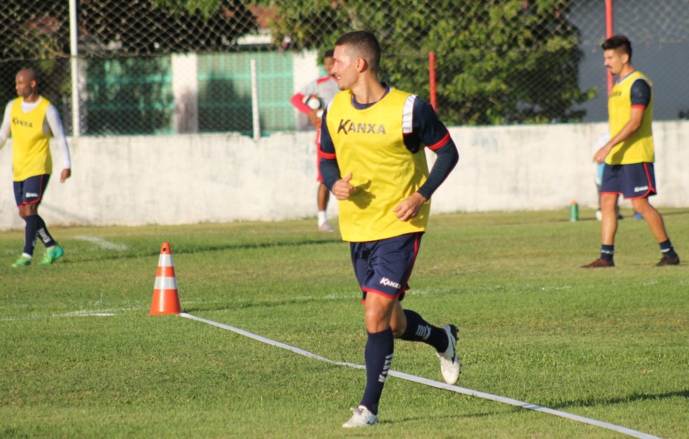 Danilo treina normalmente no América-RN (Foto: Canindé Pereira/América FC)