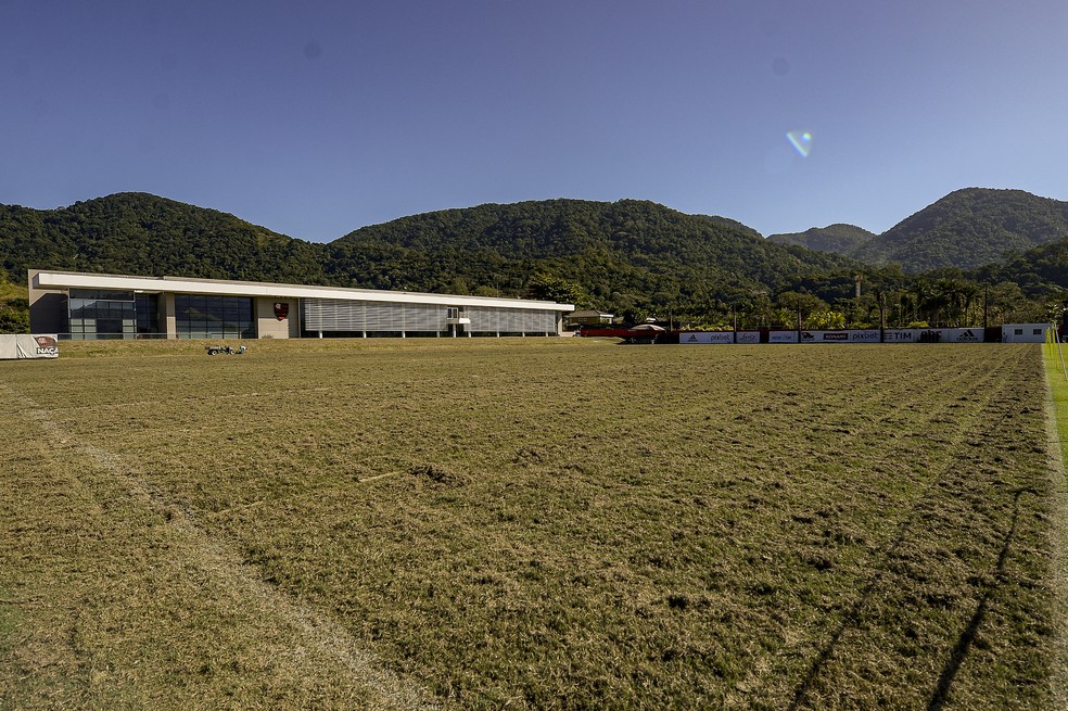 Gramado do campo 1 do CT do Flamengo terá grama específica para o inverno — Foto: Marcelo Cortes/Flamengo
