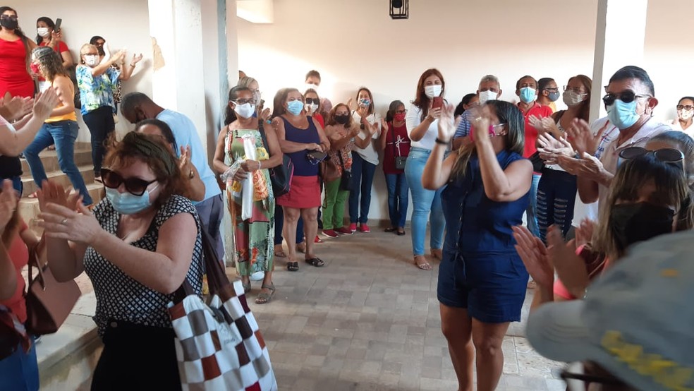 Professores ocupam prédio da prefeitura de São Gonçalo do Amarante — Foto: Sérgio Henrique Santos/Inter TV Cabugi