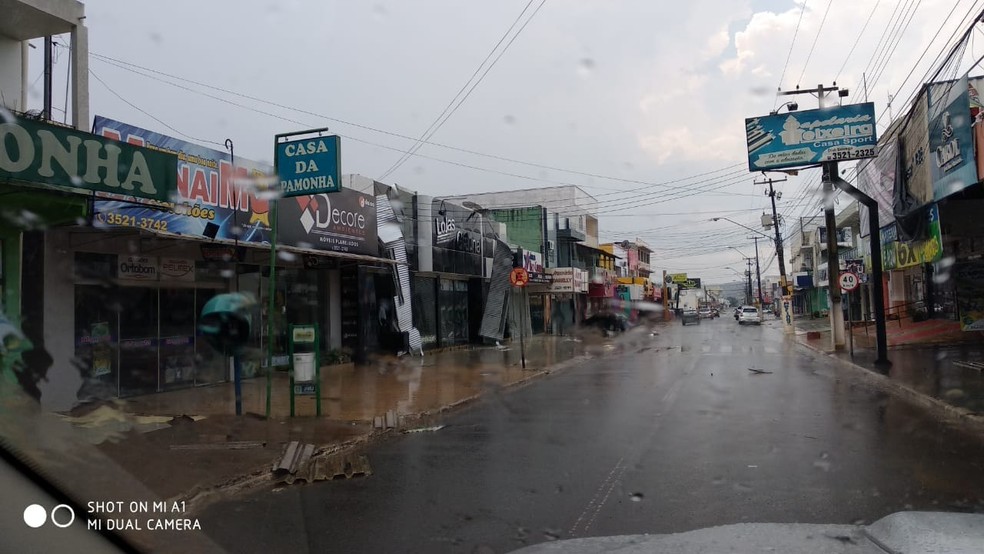 Morador registrou como ficou Centro de Jaru após chuva (Foto: WhatsApp/Reprodução)