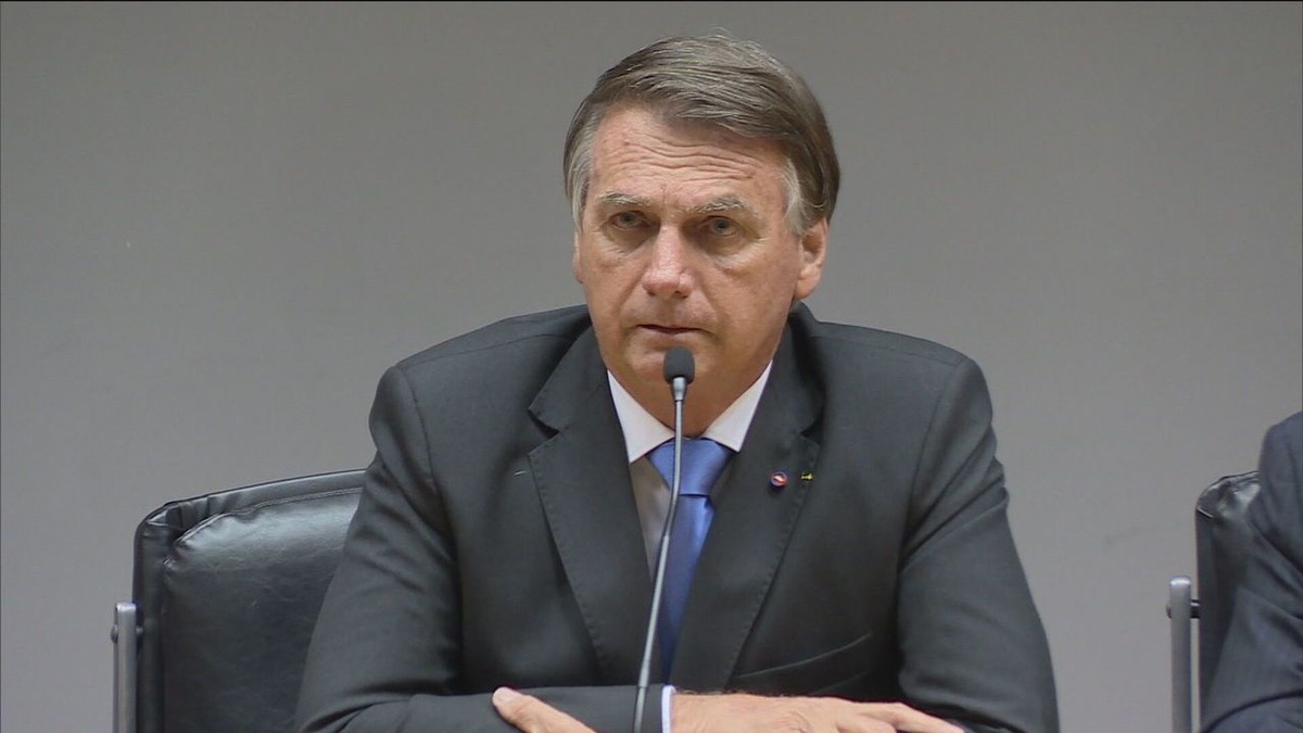 PF intima Bolsonaro a depor sobre vazamento de inquérito sigiloso que investiga ataque ao TSE