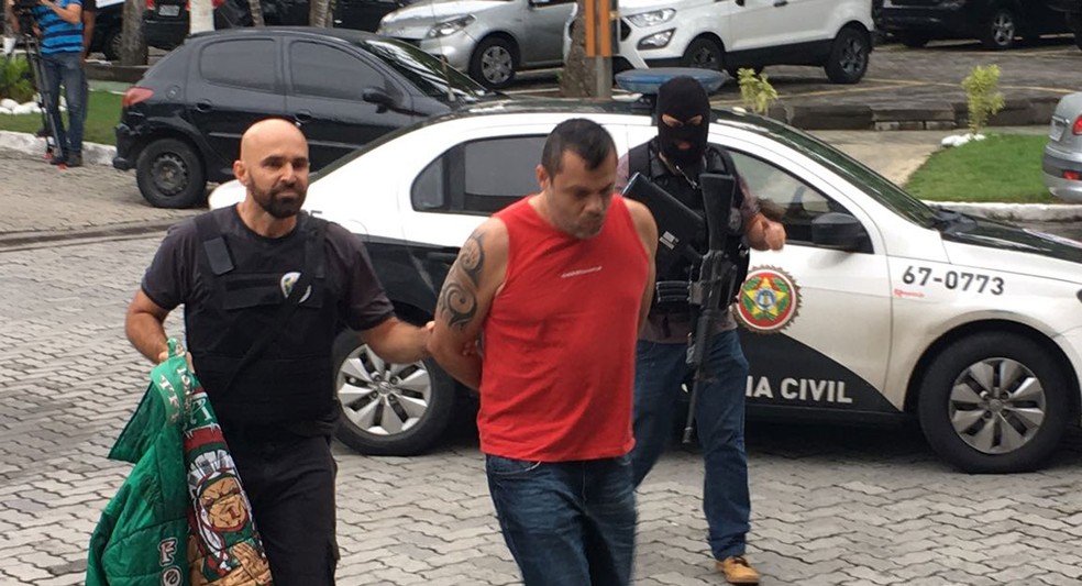 Ricardo Alexandre Alves, o Pará, presidente da Força Flu foi levado para a Cudade Polícia (Foto: Fernanda Rouvenat / G1)