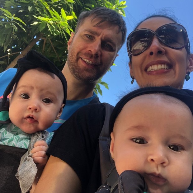 Sheilla Castro, marido e filhas (Foto: Reprodução/Instagram)