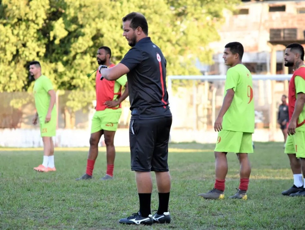 Bruno Monteiro, técnico do Rio Branco-AC, relacionou 20 jogadores para partida com Porto Velho-RO, neste sábado (28) — Foto: Manoel Façanha/Arquivo Pessoal