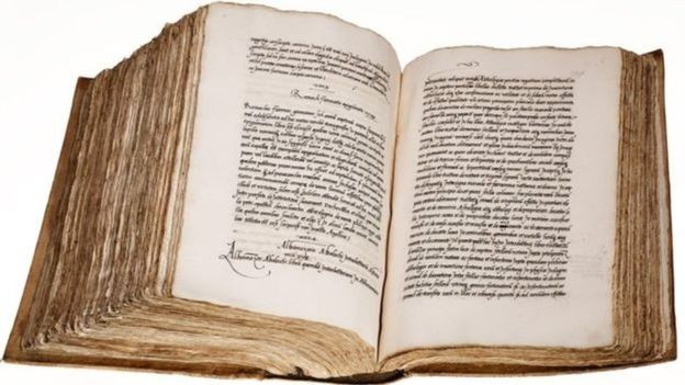 O Livro dos Epítomes foi descoberto no início de 2019 em Copenhague, na Dinamarca, no Instituto Arnamagnæan, onde ficou por 350 anos sem conhecê-lo (Foto: SUZANNE REITZ / ARNAMAGNÆAN INSTITUTE via BBC News)