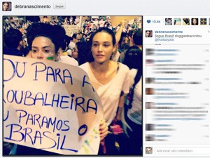 Thaila Ayala e Débora Nascimento durante manifestação no Rio (Foto: Reprodução/Instagram)