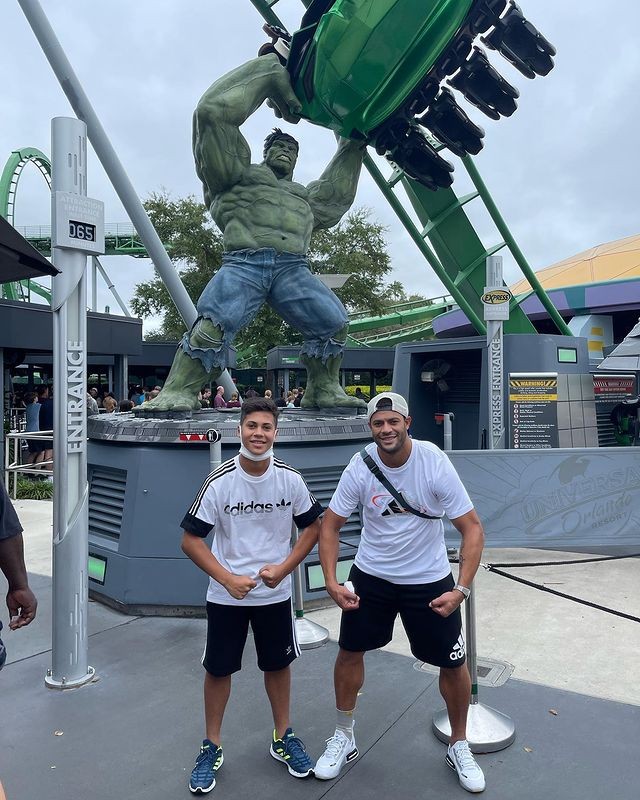 Hulk se diverte com os filhos na Disney (Foto: Reprodução / Instagram)