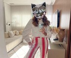 Fernanda Paes Leme surge com máscara da Gata Espelhada | Reprodução