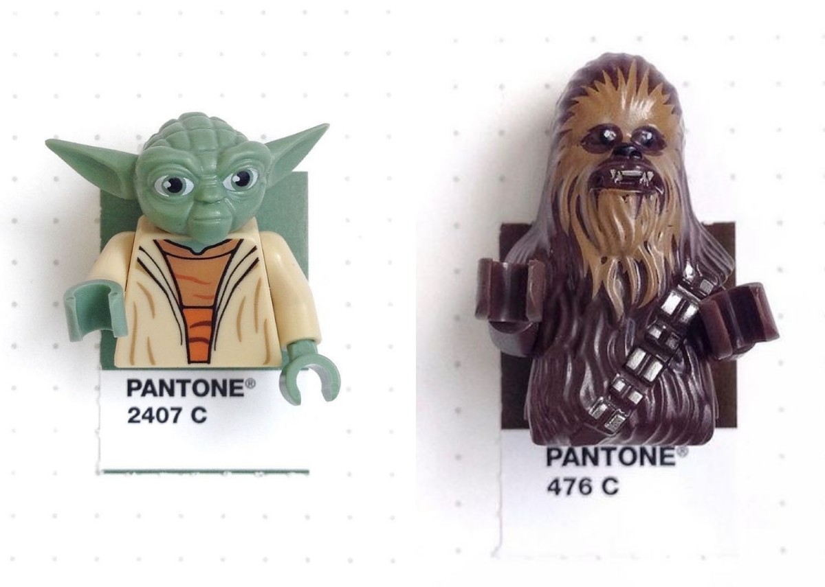 Os personagens Yoda e Chewbacca em Lego com as cores correspondentes da Pantone (Foto: Instagram / @pantone / Reprodução)