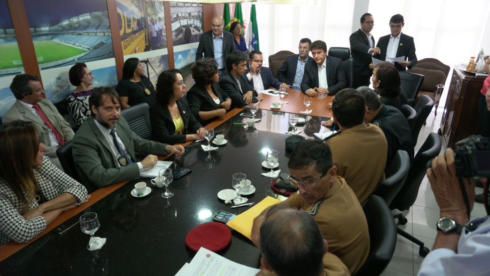 Representantes de policiais e bombeiros militares do RN se reuniram com os representantes do Governo para tentar chegar a um acordo (Foto: Thyago Macedo/Sinpol)