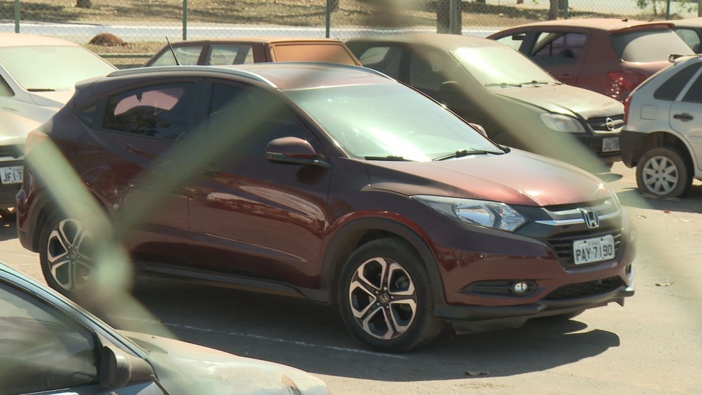 Carro de mulher trans morta e amarrada em casa é localizado abandonado, em São Sebastião, no DF — Foto: TV Globo/Reprodução